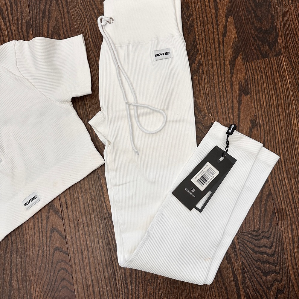 Bo and Tee White Ribbed Athletic set - Picture 7 of 8